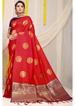 Mellifluous Red Soft Banarasi Silk Saree With Evocative Blouse Piece